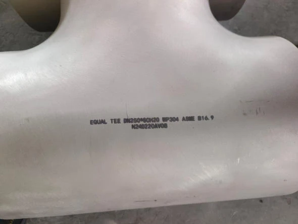 ASTM A403 WP304 Equal Tee ASTM A403 WP304 Equal Tee
